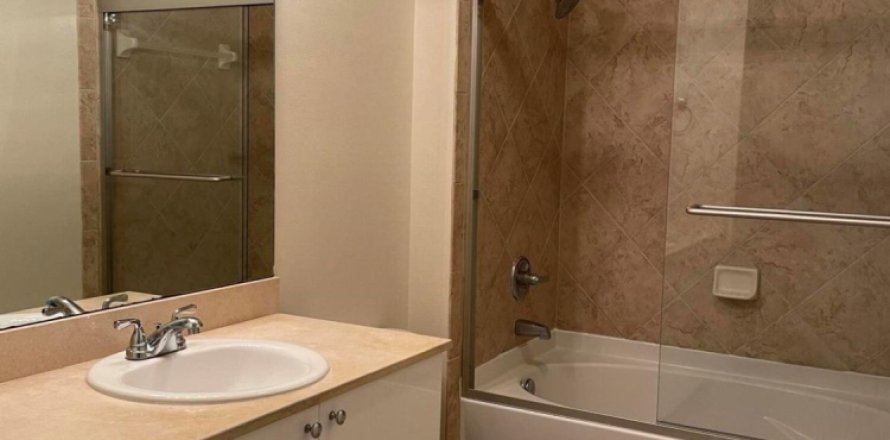 Condominio en West Palm Beach, Florida, 2 dormitorios  № 1210420