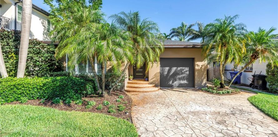 House in Saint Petersburg, Florida 2 bedrooms, 121.98 sq.m. № 1793482