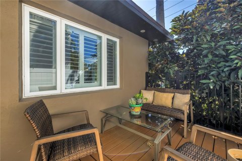 House in Saint Petersburg, Florida 2 bedrooms, 121.98 sq.m. № 1793482 - photo 11