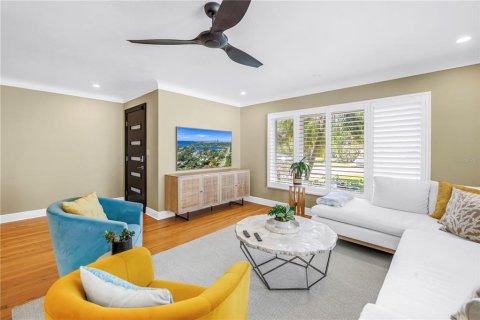 House in Saint Petersburg, Florida 2 bedrooms, 121.98 sq.m. № 1793482 - photo 6