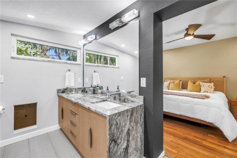 House in Saint Petersburg, Florida 2 bedrooms, 121.98 sq.m. № 1793482 - photo 18