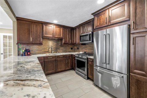 House in Saint Petersburg, Florida 2 bedrooms, 121.98 sq.m. № 1793482 - photo 13