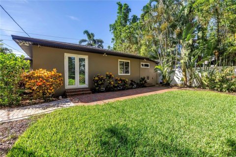 House in Saint Petersburg, Florida 2 bedrooms, 121.98 sq.m. № 1793482 - photo 22