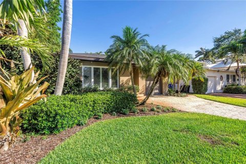 House in Saint Petersburg, Florida 2 bedrooms, 121.98 sq.m. № 1793482 - photo 2