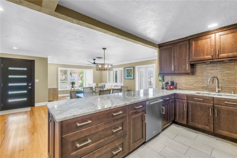 House in Saint Petersburg, Florida 2 bedrooms, 121.98 sq.m. № 1793482 - photo 14