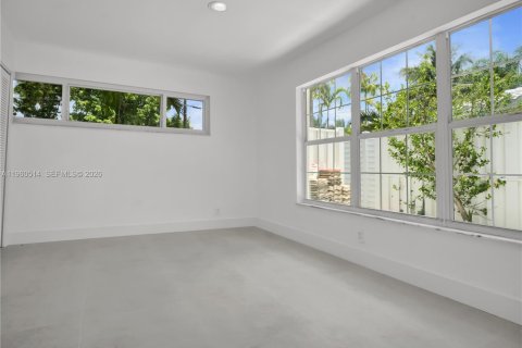 House in Hollywood, Florida 4 bedrooms, 255.39 sq.m. № 2080742 - photo 26