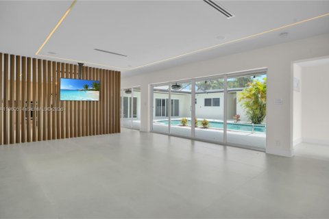 House in Hollywood, Florida 4 bedrooms, 255.39 sq.m. № 2080742 - photo 4