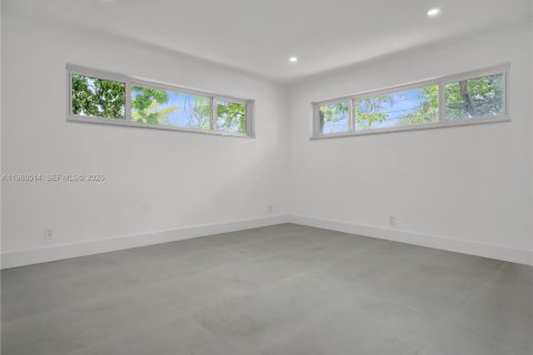 House in Hollywood, Florida 4 bedrooms, 255.39 sq.m. № 2080742 - photo 12