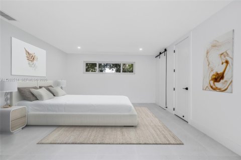 House in Hollywood, Florida 4 bedrooms, 255.39 sq.m. № 2080742 - photo 11