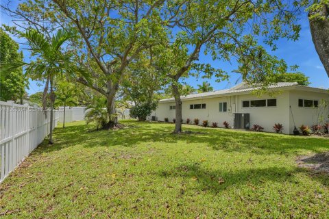 House in Hollywood, Florida 4 bedrooms, 255.39 sq.m. № 2080742 - photo 29