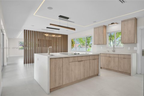 House in Hollywood, Florida 4 bedrooms, 255.39 sq.m. № 2080742 - photo 7