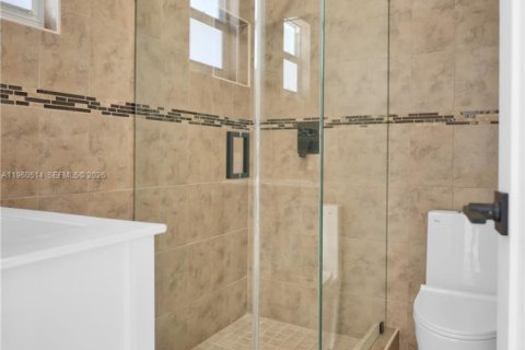House in Hollywood, Florida 4 bedrooms, 255.39 sq.m. № 2080742 - photo 27