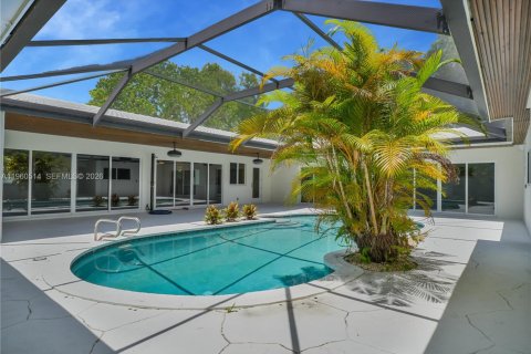 House in Hollywood, Florida 4 bedrooms, 255.39 sq.m. № 2080742 - photo 24