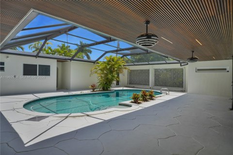 House in Hollywood, Florida 4 bedrooms, 255.39 sq.m. № 2080742 - photo 17