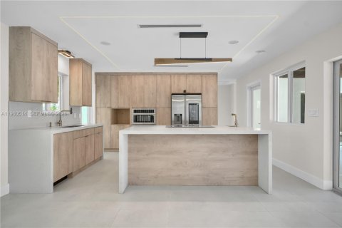 House in Hollywood, Florida 4 bedrooms, 255.39 sq.m. № 2080742 - photo 9