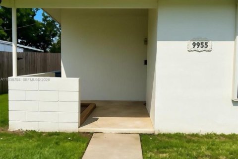 Villa ou maison à louer à Cutler Bay, Floride: 4 chambres, 125.6 m2 № 1997443 - photo 2