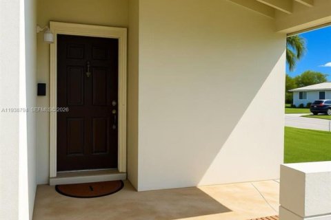 Villa ou maison à louer à Cutler Bay, Floride: 4 chambres, 125.6 m2 № 1997443 - photo 3