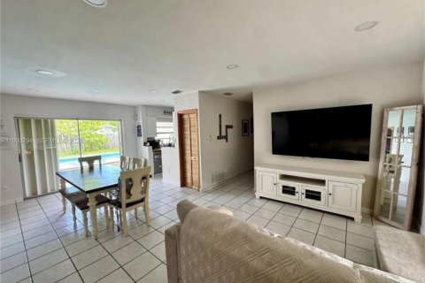 Villa ou maison à louer à Cutler Bay, Floride: 4 chambres, 125.6 m2 № 1997443 - photo 4