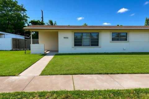 Villa ou maison à Cutler Bay, Floride 4 chambres, 125.6 m2 № 1997443