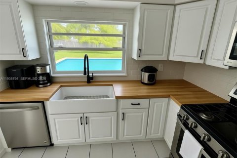 Villa ou maison à louer à Cutler Bay, Floride: 4 chambres, 125.6 m2 № 1997443 - photo 5