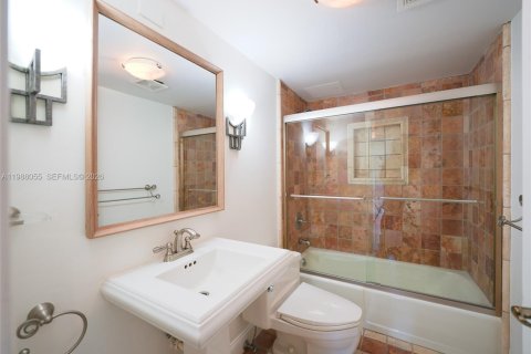 Купить кондоминиум в Ки-Бискейн, Флорида 2 спальни, 138.24м2, № 2056785 - фото 9