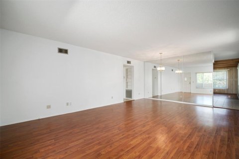 Condo in Clearwater, Florida, 2 bedrooms  № 1618790 - photo 5
