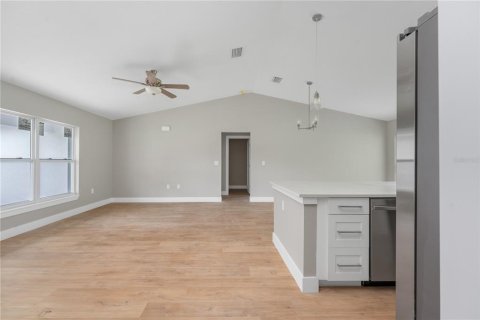 House in Citrus Springs, Florida 3 bedrooms, 134.52 sq.m. № 1762291 - photo 15