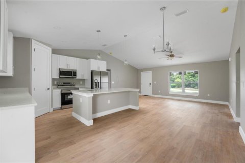 House in Citrus Springs, Florida 3 bedrooms, 134.52 sq.m. № 1762291 - photo 9