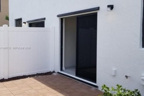 Casa en alquiler en Hialeah, Florida, 3 dormitorios, 123.75 m2 № 2029587 - foto 6