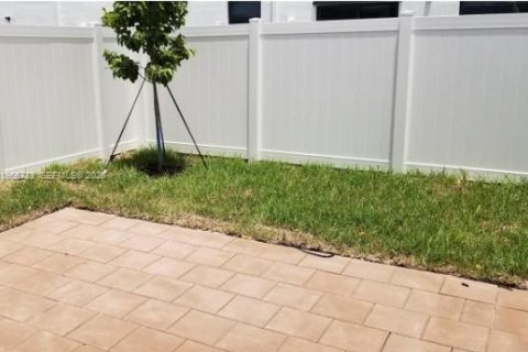 Casa en alquiler en Hialeah, Florida, 3 dormitorios, 123.75 m2 № 2029587 - foto 5