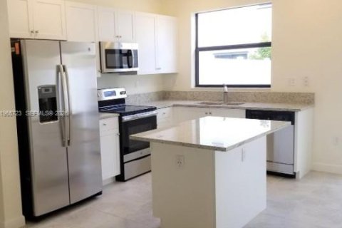 Casa en Hialeah, Florida 3 dormitorios, 123.75 m2 № 2029587