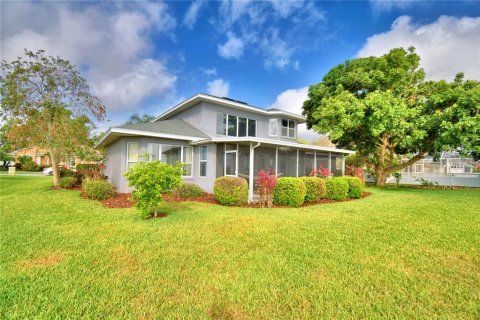 House in Winter Haven, Florida 5 bedrooms, 293.66 sq.m. № 1609063 - photo 30