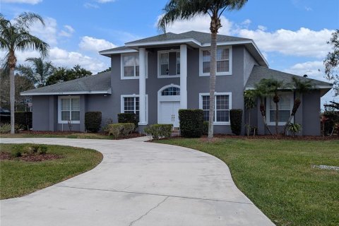 House in Winter Haven, Florida 5 bedrooms, 293.66 sq.m. № 1609063 - photo 1