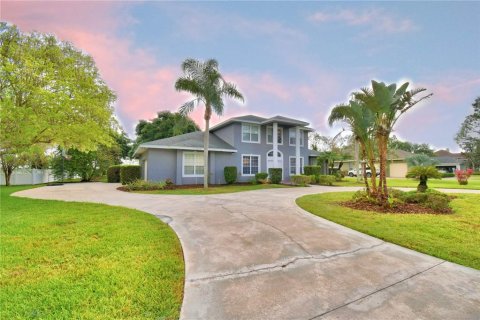 House in Winter Haven, Florida 5 bedrooms, 293.66 sq.m. № 1609063 - photo 2