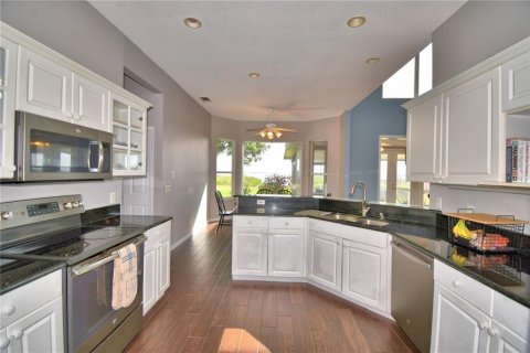 House in Winter Haven, Florida 5 bedrooms, 293.66 sq.m. № 1609063 - photo 12
