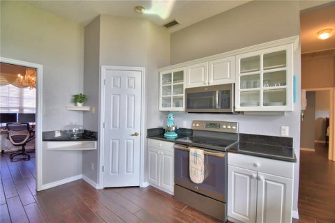 House in Winter Haven, Florida 5 bedrooms, 293.66 sq.m. № 1609063 - photo 11