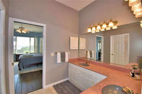 House in Winter Haven, Florida 5 bedrooms, 293.66 sq.m. № 1609063 - photo 15