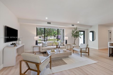 House in Miami Gardens, Florida 3 bedrooms, 166.76 sq.m. № 1994681 - photo 2