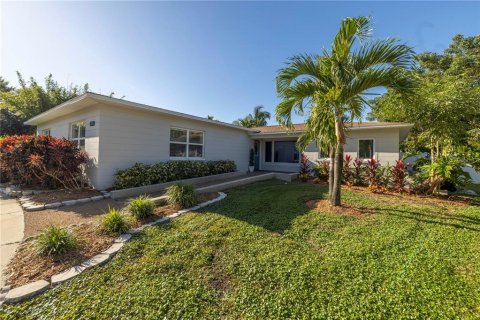 Casa en Saint Petersburg, Florida 4 dormitorios, 190.54 m2 № 2303354
