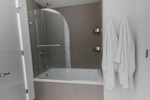 Copropriété à vendre à Miami, Floride: 2 chambres, 105.35 m2 № 1966561 - photo 21