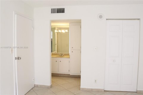 Condominio en venta en Sunny Isles Beach, Florida, 1 dormitorio, 71.26 m2 № 2152637 - foto 6