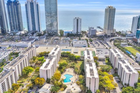 Condominio en venta en Sunny Isles Beach, Florida, 1 dormitorio, 71.26 m2 № 2152637 - foto 18