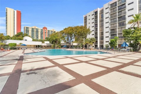 Condominio en venta en Sunny Isles Beach, Florida, 1 dormitorio, 71.26 m2 № 2152637 - foto 14