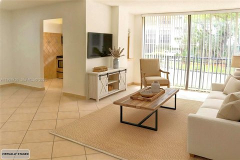 Condominio en venta en Sunny Isles Beach, Florida, 1 dormitorio, 71.26 m2 № 2152637 - foto 1