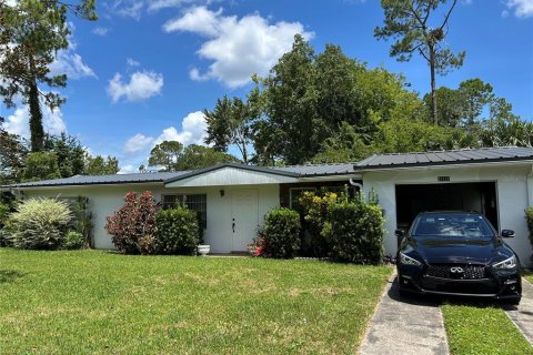 House in Astor, Florida 2 bedrooms, 107.02 sq.m. № 1870608 - photo 2