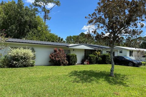 House in Astor, Florida 2 bedrooms, 107.02 sq.m. № 1870608 - photo 1