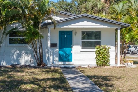 House in Saint Petersburg, Florida 3 bedrooms, 110.37 sq.m. № 2093538