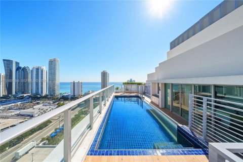 Copropriété à vendre à Sunny Isles Beach, Floride: 5 chambres, 345.78 m2 № 2051851 - photo 1