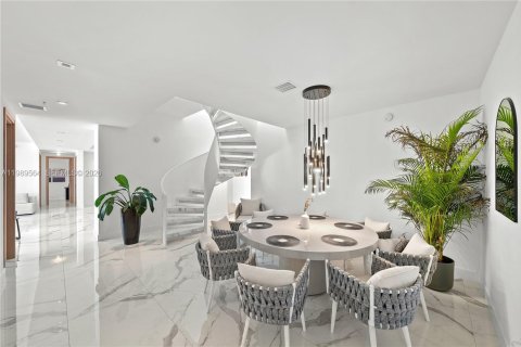 Copropriété à vendre à Sunny Isles Beach, Floride: 5 chambres, 345.78 m2 № 2051851 - photo 30