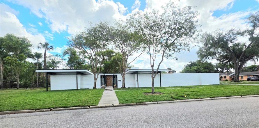 House in Bartow, Florida 3 bedrooms, 276.2 sq.m. № 2097287